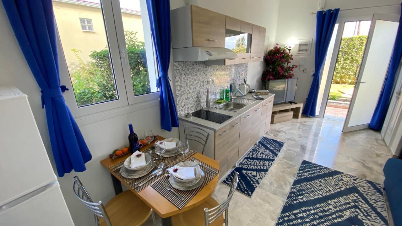 Patras Blue Suite Buitenkant foto